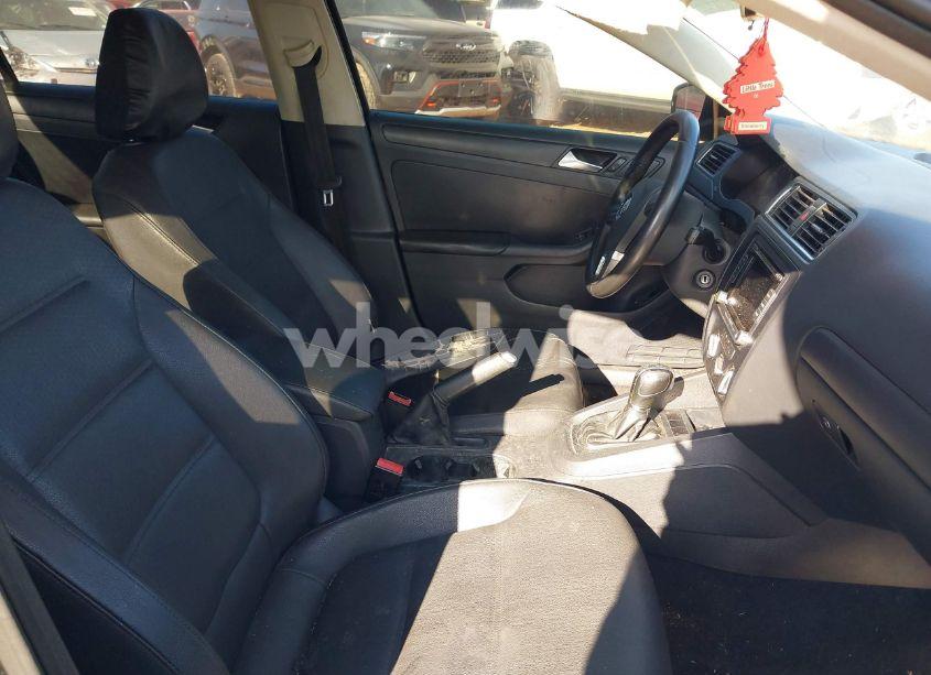 Photo 5 of 2012 Volkswagen Jetta 2.5L SE (VIN 3VWDX7AJ5CM346105)