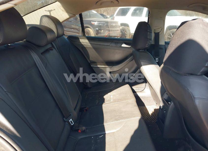 Photo 8 of 2012 Volkswagen Jetta 2.5L SE (VIN 3VWDX7AJ5CM346105)