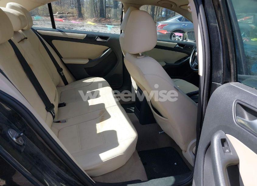 Photo 8 of 2012 Volkswagen Jetta 2.5L SE (VIN 3VWDX7AJ5CM351398)