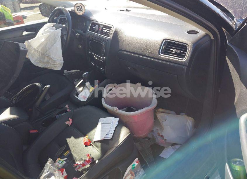 Photo 5 of 2012 Volkswagen Jetta 2.5L SE (VIN 3VWDX7AJ5CM389617)