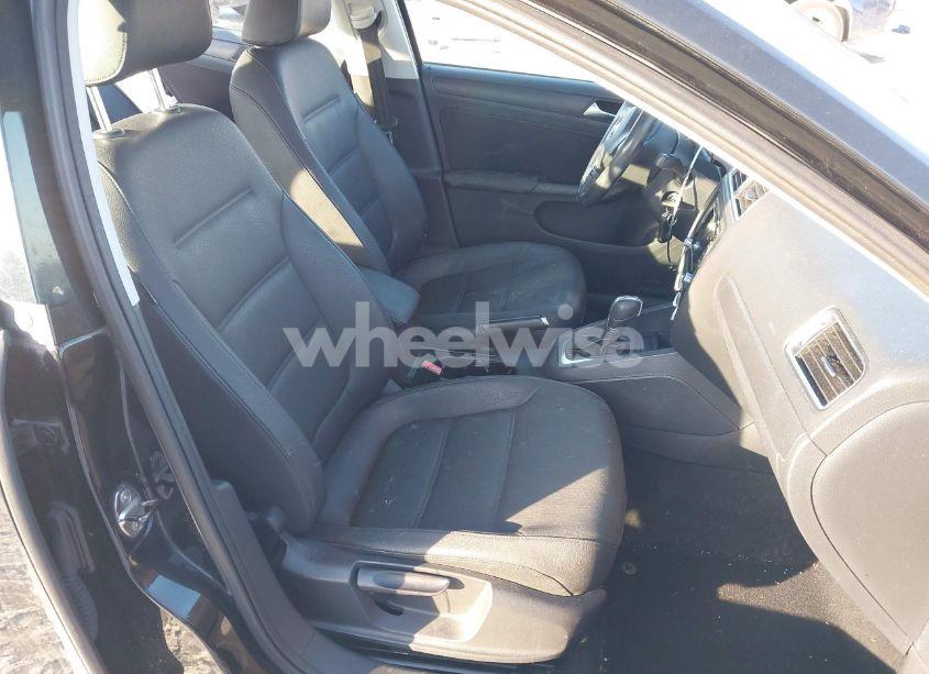 Photo 5 of 2012 Volkswagen Jetta 2.5L SE (VIN 3VWDX7AJ5CM405475)