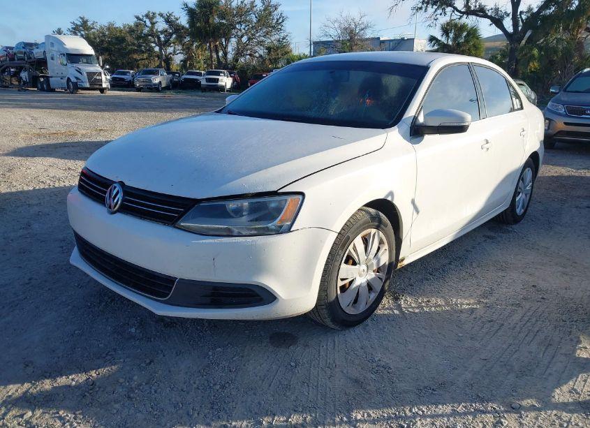 Photo 2 of 2013 Volkswagen Jetta 2.5L SE (VIN 3VWDX7AJ5DM355081)