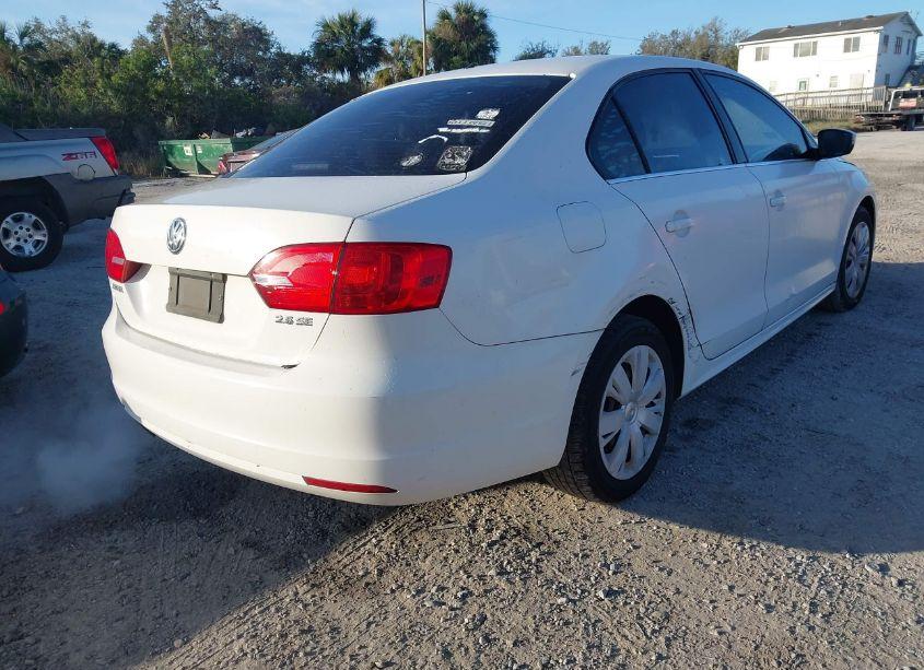 Photo 4 of 2013 Volkswagen Jetta 2.5L SE (VIN 3VWDX7AJ5DM355081)