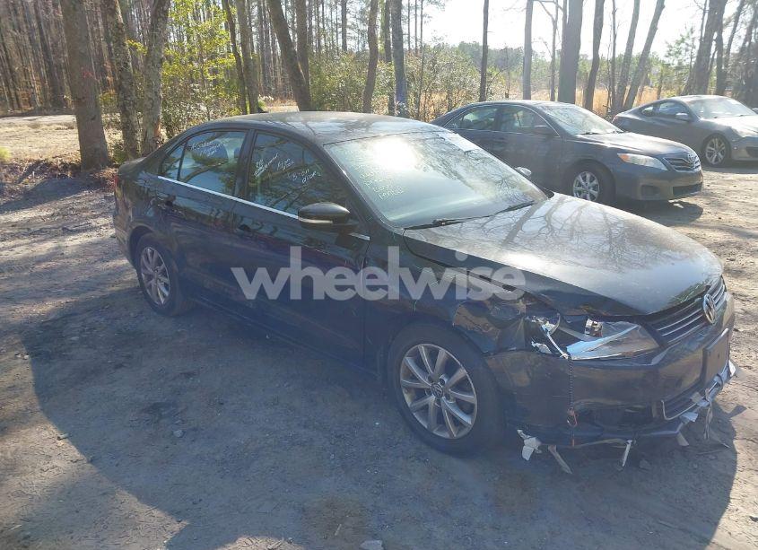 2013 Volkswagen Jetta 2.5L SE (VIN 3VWDX7AJ5DM375119) main photo