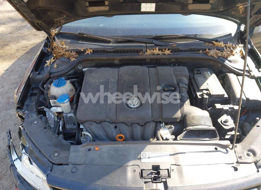 Photo 10 of 2013 Volkswagen Jetta 2.5L SE (VIN 3VWDX7AJ5DM375119)