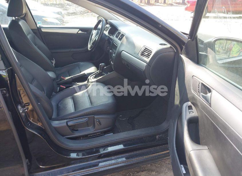 Photo 5 of 2013 Volkswagen Jetta 2.5L SE (VIN 3VWDX7AJ5DM375119)