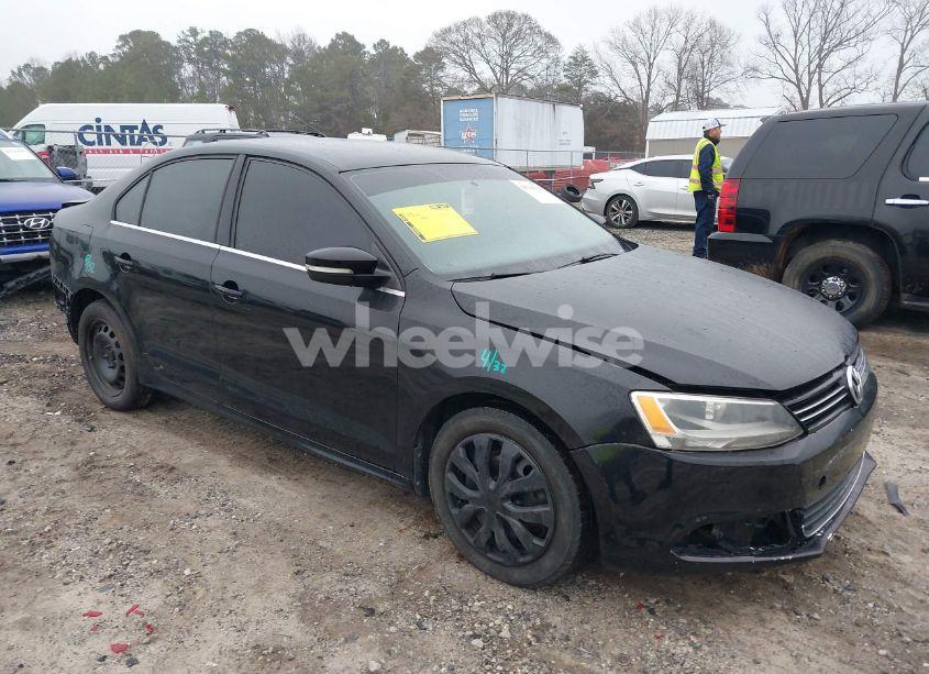 2013 Volkswagen Jetta 2.5L SE (VIN 3VWDX7AJ5DM397704) main photo