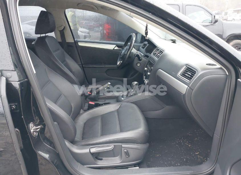 Photo 5 of 2013 Volkswagen Jetta 2.5L SE (VIN 3VWDX7AJ5DM397704)