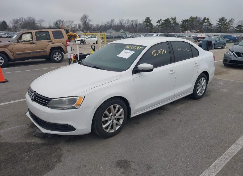 Photo 2 of 2011 Volkswagen Jetta 2.5L SE (VIN 3VWDX7AJ6BM331255)