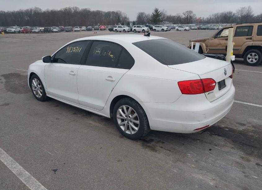 Photo 3 of 2011 Volkswagen Jetta 2.5L SE (VIN 3VWDX7AJ6BM331255)