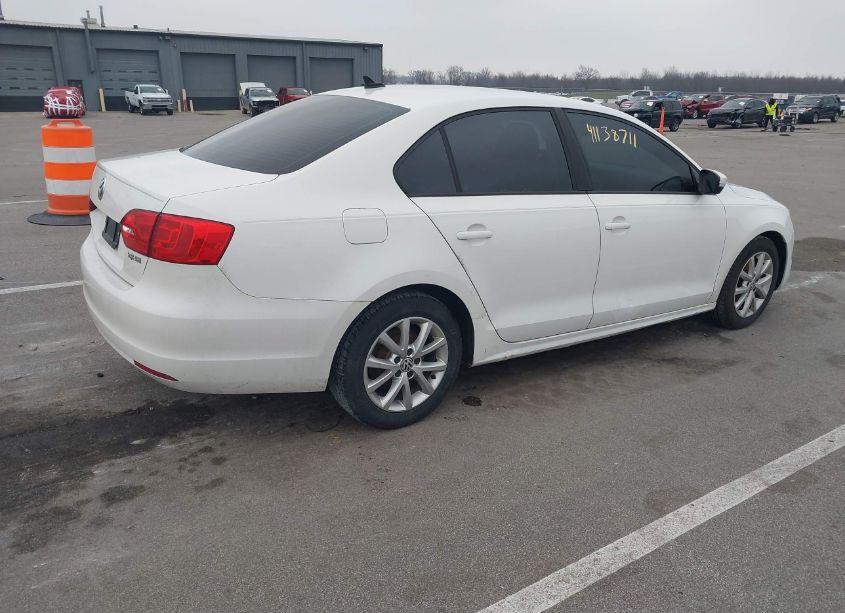 Photo 4 of 2011 Volkswagen Jetta 2.5L SE (VIN 3VWDX7AJ6BM331255)