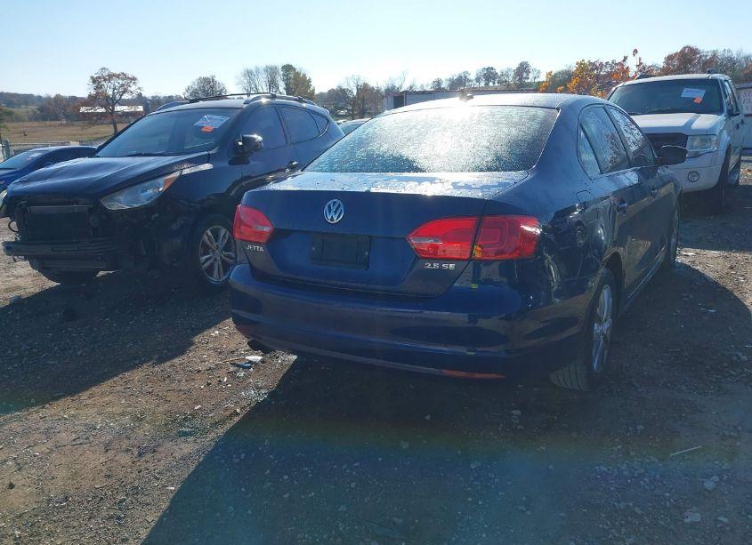 Photo 4 of 2011 Volkswagen Jetta 2.5L SE (VIN 3VWDX7AJ6BM336164)