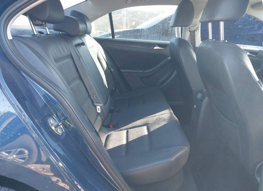 Photo 8 of 2011 Volkswagen Jetta 2.5L SE (VIN 3VWDX7AJ6BM336164)