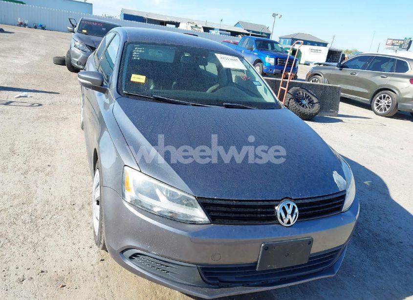 Photo 10 of 2011 Volkswagen Jetta 2.5L SE (VIN 3VWDX7AJ6BM356463)