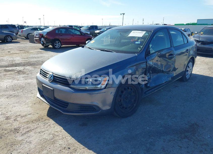 Photo 2 of 2011 Volkswagen Jetta 2.5L SE (VIN 3VWDX7AJ6BM356463)