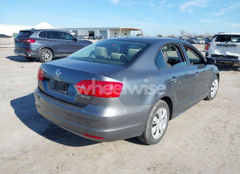 Photo 4 of 2011 Volkswagen Jetta 2.5L SE (VIN 3VWDX7AJ6BM356463)
