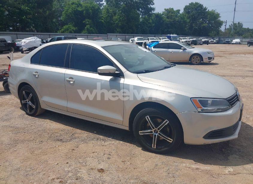 2011 Volkswagen Jetta 2.5L SE (VIN 3VWDX7AJ6BM363431) main photo