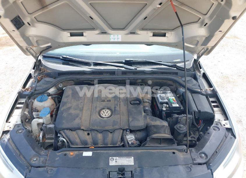 Photo 10 of 2011 Volkswagen Jetta 2.5L SE (VIN 3VWDX7AJ6BM363431)