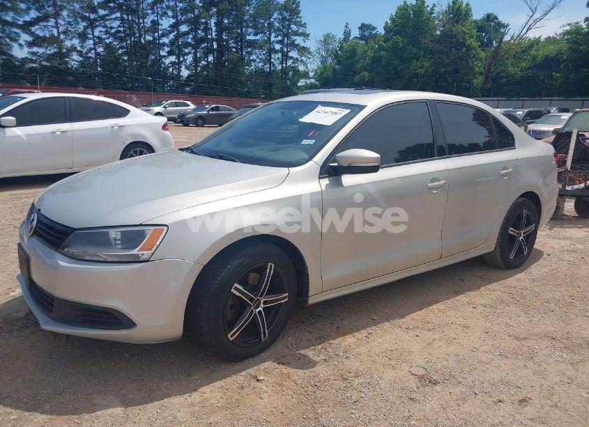 Photo 2 of 2011 Volkswagen Jetta 2.5L SE (VIN 3VWDX7AJ6BM363431)