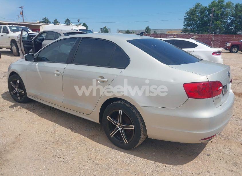 Photo 3 of 2011 Volkswagen Jetta 2.5L SE (VIN 3VWDX7AJ6BM363431)