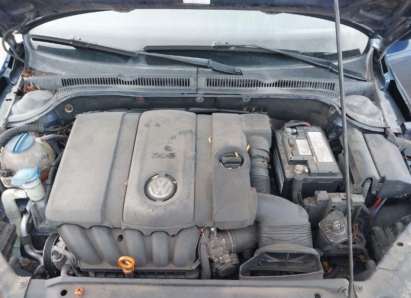 Photo 10 of 2011 Volkswagen Jetta 2.5L SE (VIN 3VWDX7AJ6BM395036)