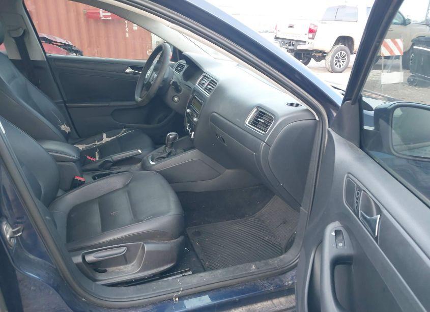 Photo 5 of 2011 Volkswagen Jetta 2.5L SE (VIN 3VWDX7AJ6BM395036)