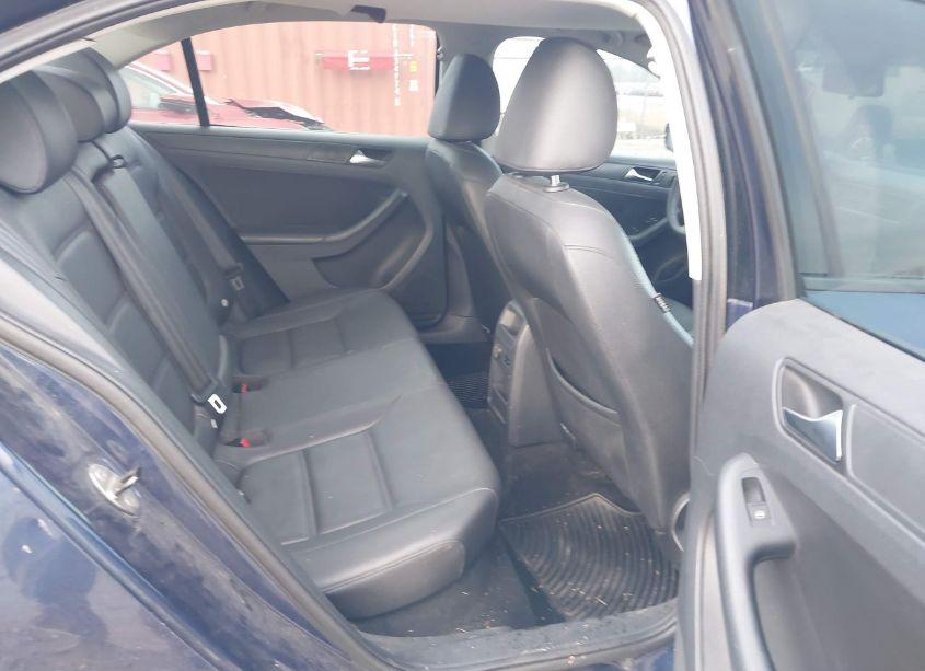 Photo 8 of 2011 Volkswagen Jetta 2.5L SE (VIN 3VWDX7AJ6BM395036)