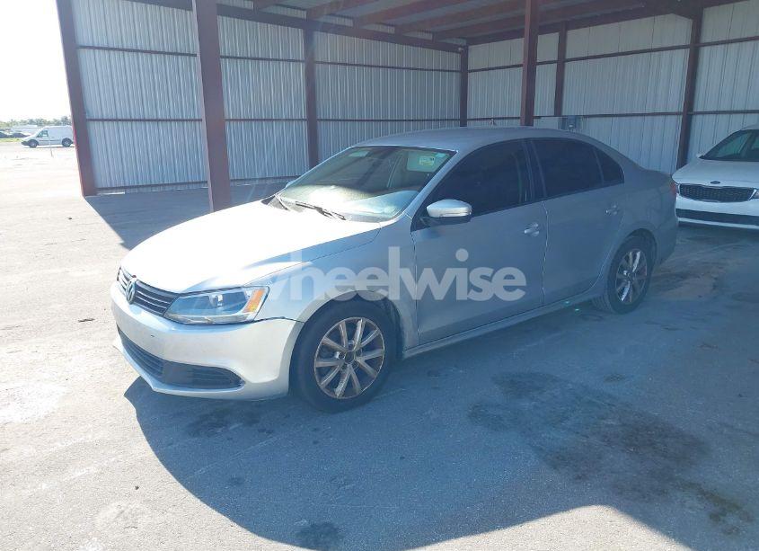 Photo 2 of 2012 Volkswagen Jetta 2.5L SE (VIN 3VWDX7AJ6CM108473)