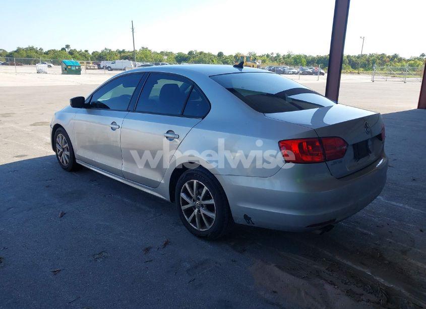 Photo 3 of 2012 Volkswagen Jetta 2.5L SE (VIN 3VWDX7AJ6CM108473)