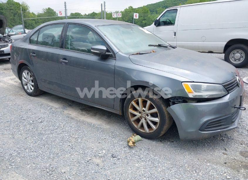 2012 Volkswagen Jetta 2.5L SE (VIN 3VWDX7AJ6CM325280) main photo