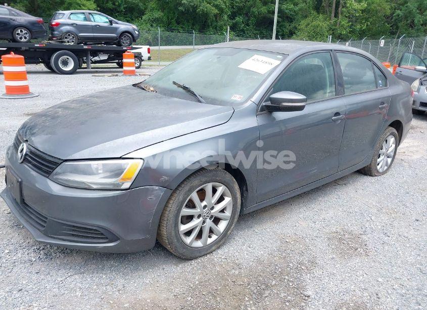 Photo 2 of 2012 Volkswagen Jetta 2.5L SE (VIN 3VWDX7AJ6CM325280)