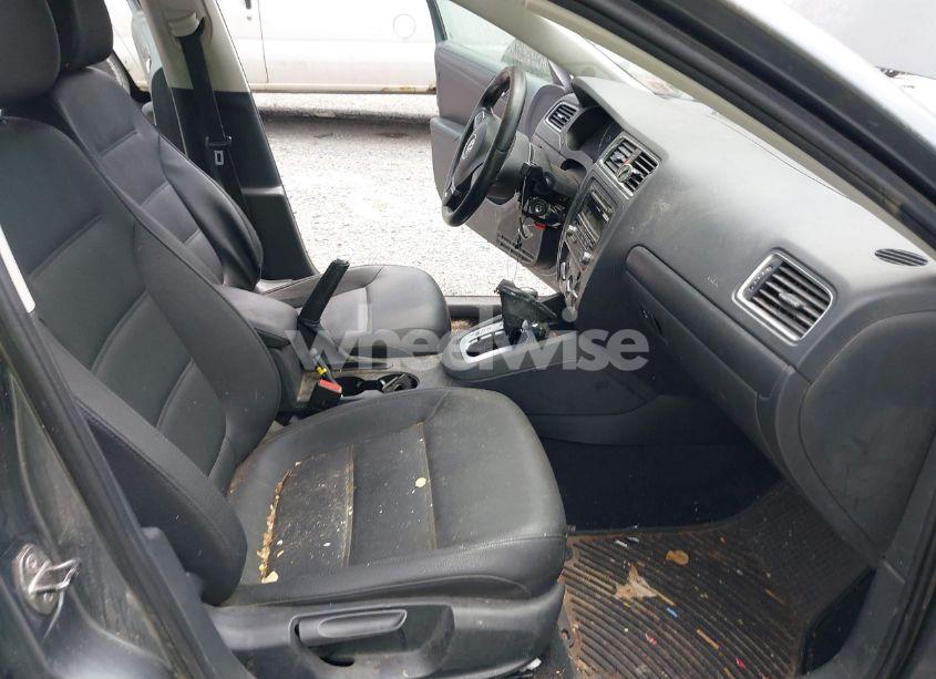Photo 5 of 2012 Volkswagen Jetta 2.5L SE (VIN 3VWDX7AJ6CM325280)