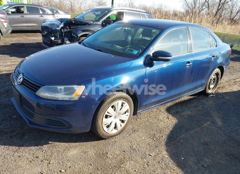 Photo 2 of 2012 Volkswagen Jetta 2.5L SE (VIN 3VWDX7AJ6CM350177)