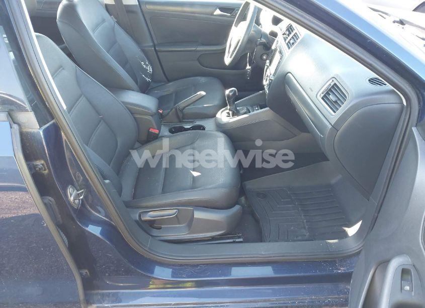 Photo 5 of 2012 Volkswagen Jetta 2.5L SE (VIN 3VWDX7AJ6CM350177)