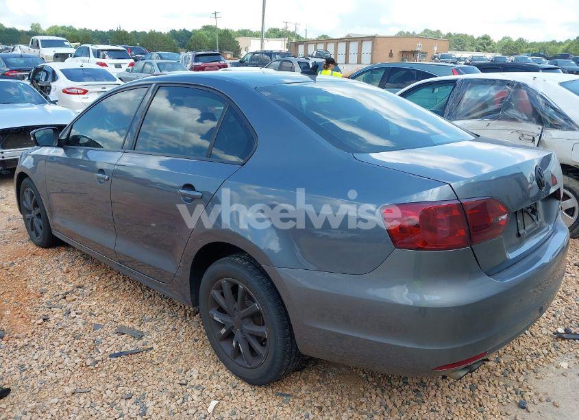 Photo 3 of 2012 Volkswagen Jetta 2.5L SE (VIN 3VWDX7AJ6CM377136)