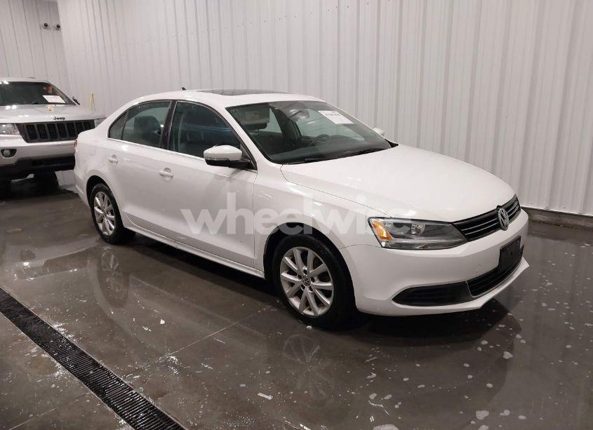 2013 Volkswagen Jetta 2.5L SE (VIN 3VWDX7AJ6DM393452) main photo