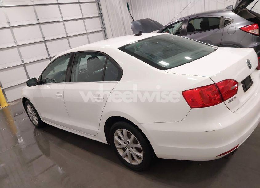 Photo 14 of 2013 Volkswagen Jetta 2.5L SE (VIN 3VWDX7AJ6DM393452)