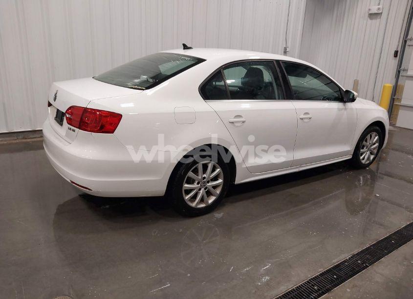 Photo 4 of 2013 Volkswagen Jetta 2.5L SE (VIN 3VWDX7AJ6DM393452)