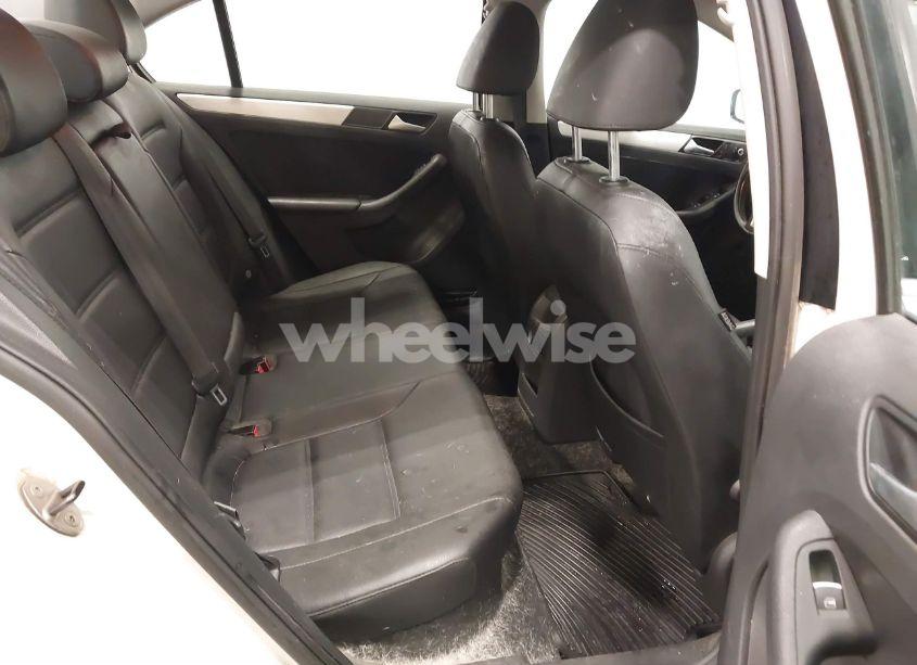 Photo 8 of 2013 Volkswagen Jetta 2.5L SE (VIN 3VWDX7AJ6DM393452)
