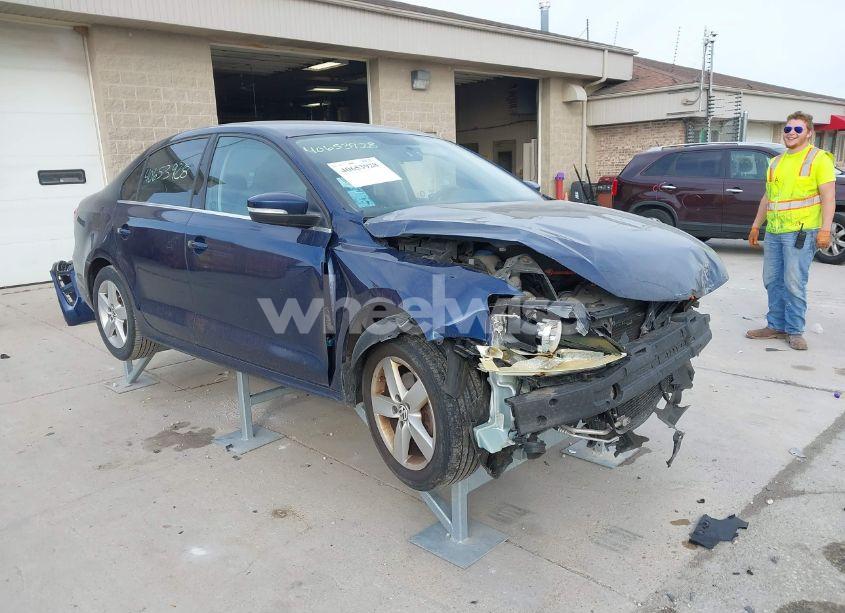 2011 Volkswagen Jetta 2.5L SE (VIN 3VWDX7AJ7BM008140) main photo