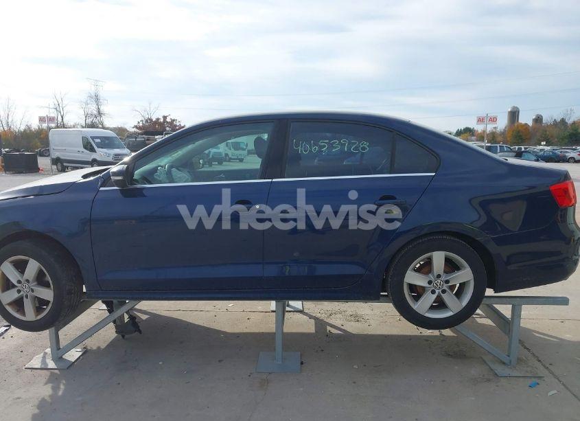 Photo 15 of 2011 Volkswagen Jetta 2.5L SE (VIN 3VWDX7AJ7BM008140)