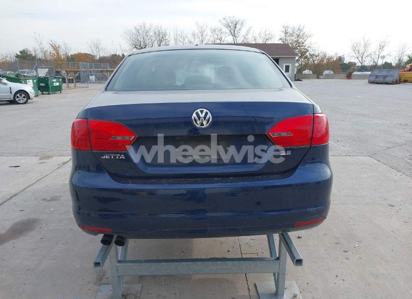 Photo 17 of 2011 Volkswagen Jetta 2.5L SE (VIN 3VWDX7AJ7BM008140)