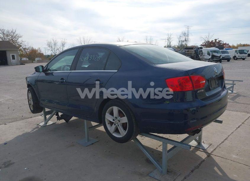 Photo 3 of 2011 Volkswagen Jetta 2.5L SE (VIN 3VWDX7AJ7BM008140)