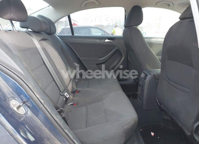 Photo 8 of 2011 Volkswagen Jetta 2.5L SE (VIN 3VWDX7AJ7BM008140)