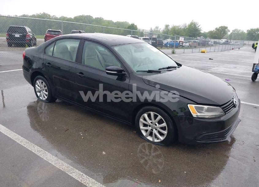 2011 Volkswagen Jetta 2.5L SE (VIN 3VWDX7AJ7BM304372) main photo