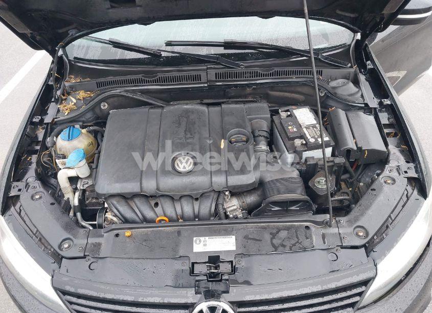 Photo 10 of 2011 Volkswagen Jetta 2.5L SE (VIN 3VWDX7AJ7BM304372)