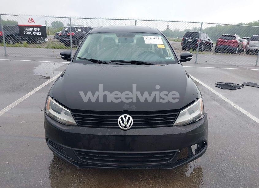 Photo 12 of 2011 Volkswagen Jetta 2.5L SE (VIN 3VWDX7AJ7BM304372)