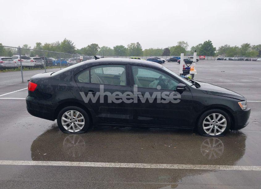 Photo 13 of 2011 Volkswagen Jetta 2.5L SE (VIN 3VWDX7AJ7BM304372)