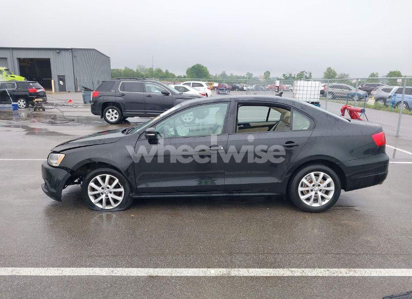 Photo 14 of 2011 Volkswagen Jetta 2.5L SE (VIN 3VWDX7AJ7BM304372)