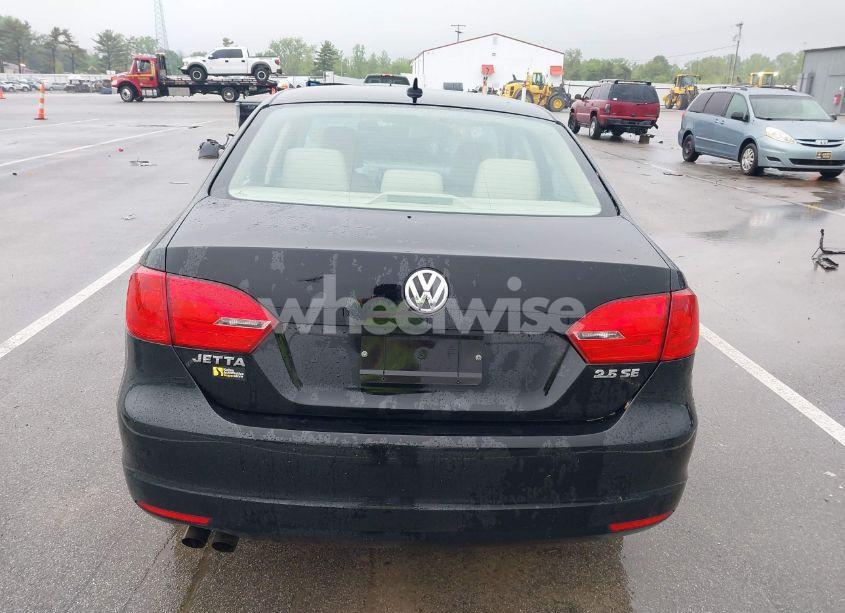 Photo 16 of 2011 Volkswagen Jetta 2.5L SE (VIN 3VWDX7AJ7BM304372)
